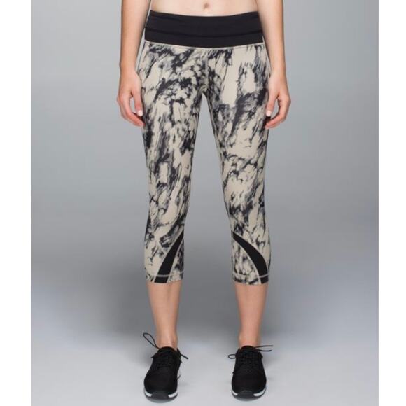 Lululemon Run Inspire Crop II Leggings Black White Marbled Pattern Size 6 Gym - Picture 2 of 12